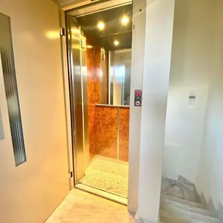 Villa Family In Private Urbanisation With Large Community Pool Benalmadena