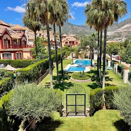 Villa Family In Private Urbanisation With Large Community Pool Benalmadena